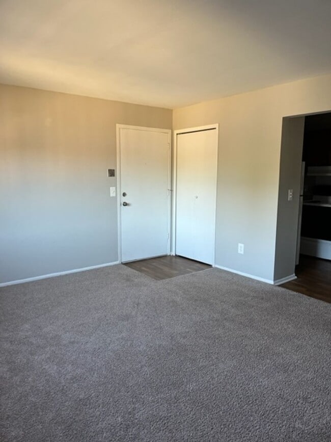 Photo - Charming 1 bedroom/1 bathroom apartment ne... Unit 841-202
