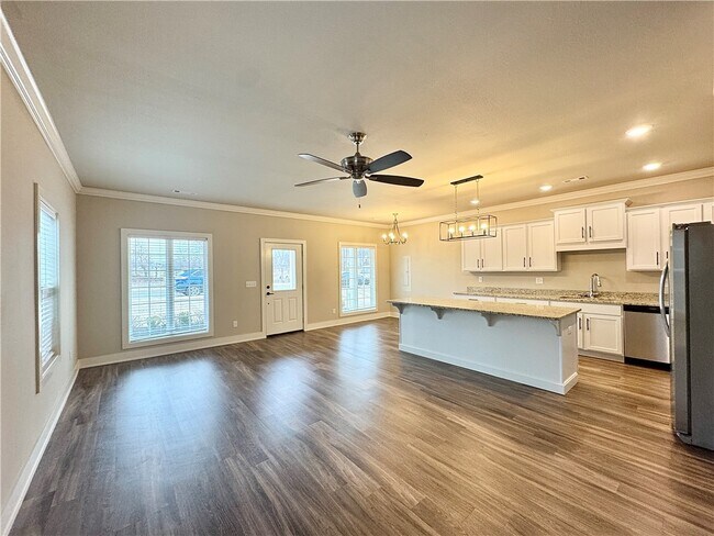 Photo - 1011 NE Hts Ln