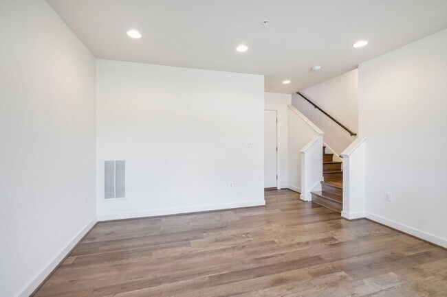 Photo - 16560 Crabbs Branch Way