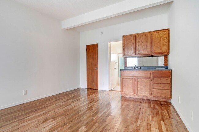 1010 Pico Blvd Unit 9