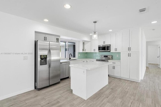 Photo - 3 bedroom in Hollywood FL 33021