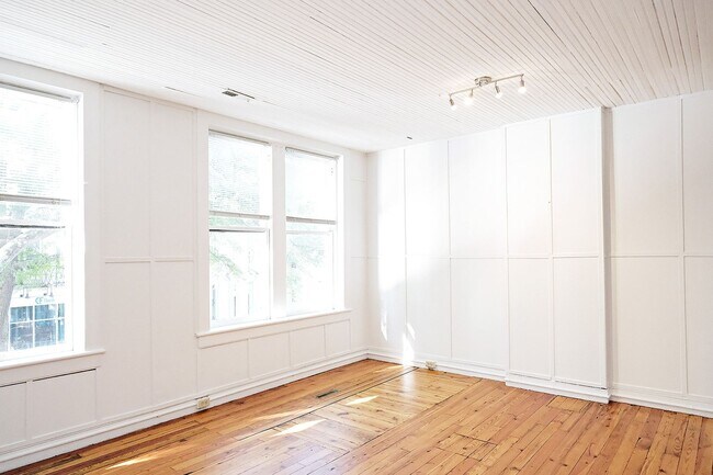 Photo - Charming Downtown Charlottesville Apartmen... Unidad E Main St 313 #A