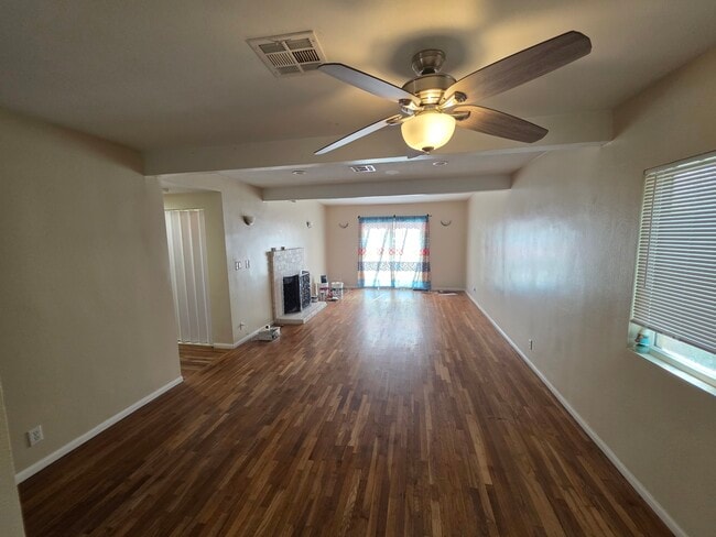 Photo - 15360 Saticoy St