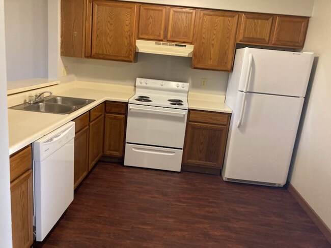 Photo - 1080 Mace Rd
