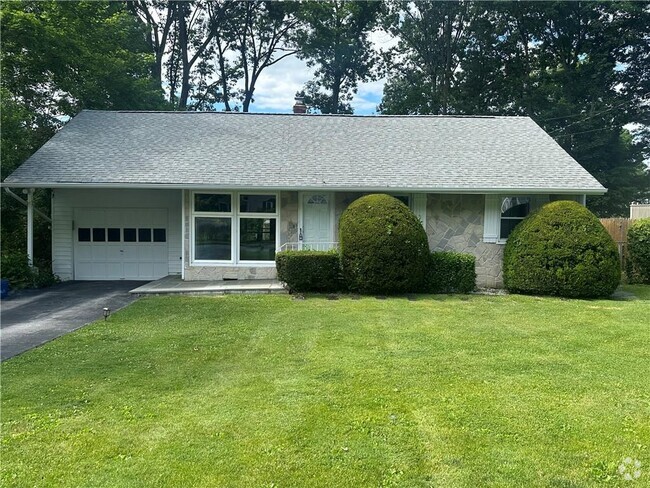 Building Photo - 13 Winnetou Rd Rental