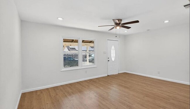 Photo - 3307 Belden St