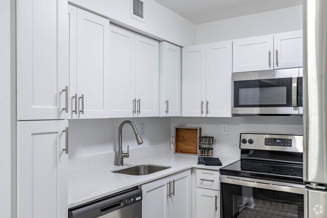 1 BR, 1 BA