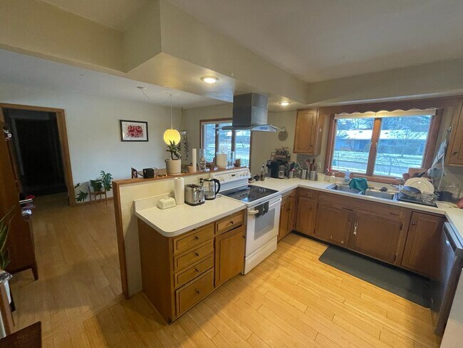 Photo - 1708 Pleasant St