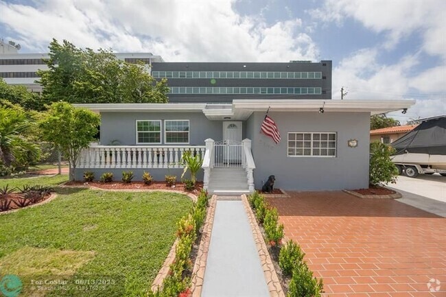 Building Photo - 2150 SW 21st Ter Rental