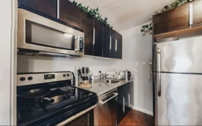 Building Photo - Charming 1BR Condo in Atlanta