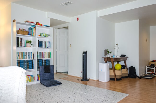 Photo - 173 Oak St Unit 401 W