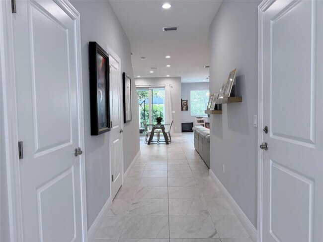 Photo - 556 Parsons Wy