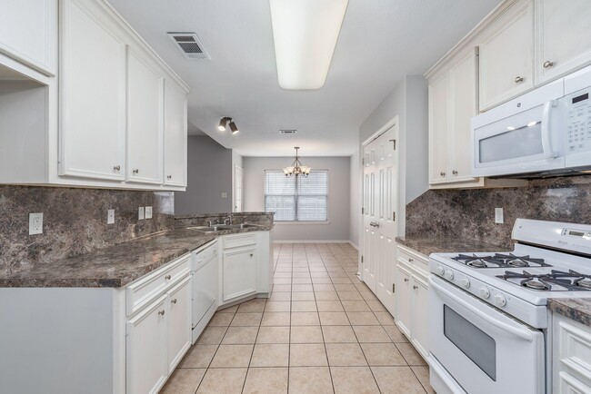 Photo - AVAILABLE AUGUST 2026 - Charming 3 bed/ 2 ...