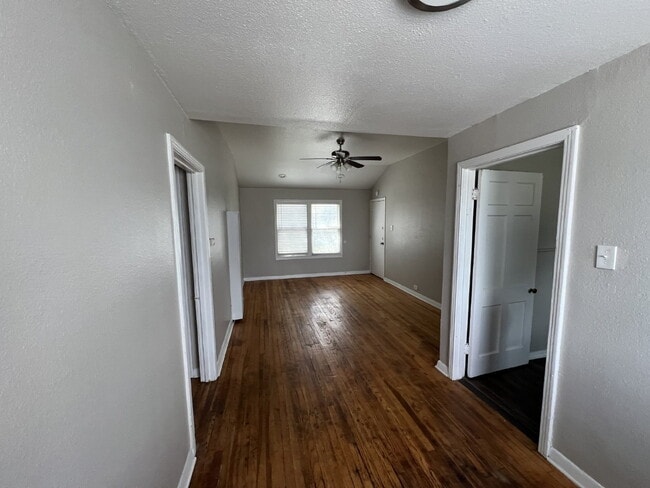 Building Photo - 103 Thomas Jefferson Dr Unit 4 Rental