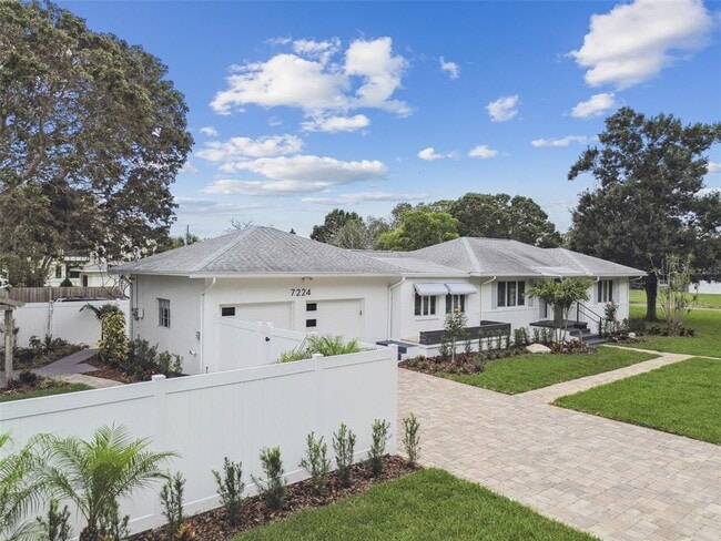 Photo - 7224 Park St S