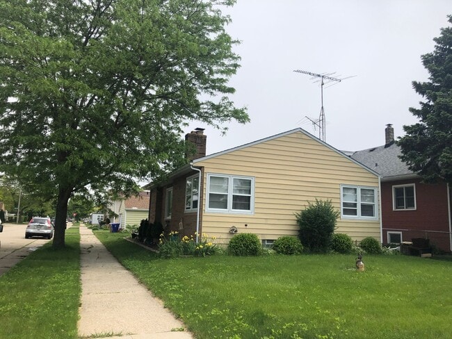 Photo - Charming 3-Bedroom Home Near Kenosha Dream...