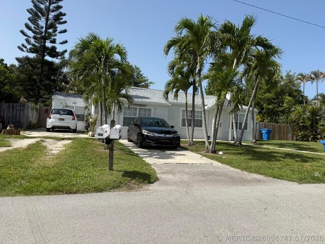 Building Photo - 407 W Palm St