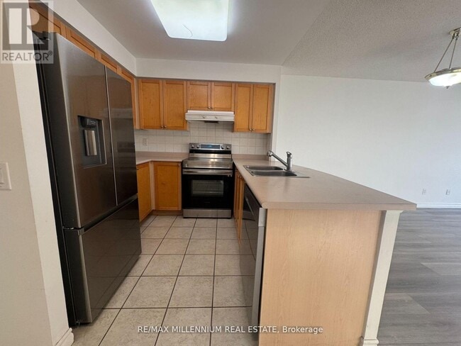 Photo - 25 Kingsbridge Garden Cir Unité 423