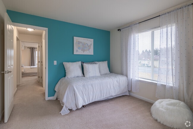 2BR, 2BA - 1,070SF - 2nd Bedroom