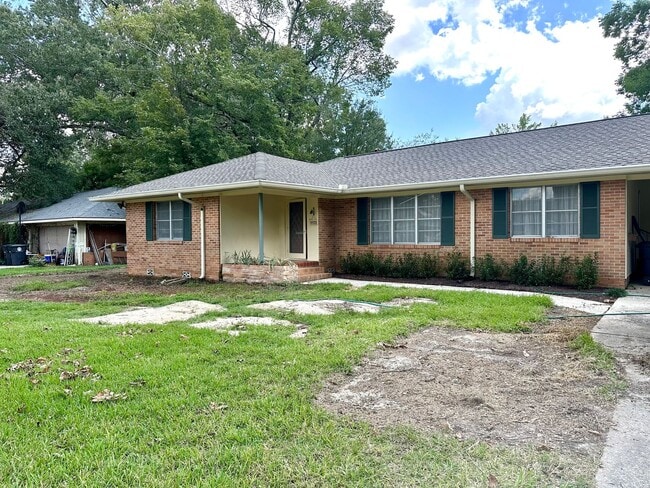 Building Photo - Charming 3-Bedroom, 2-Bathroom, 2,200 Sq. ... Rental