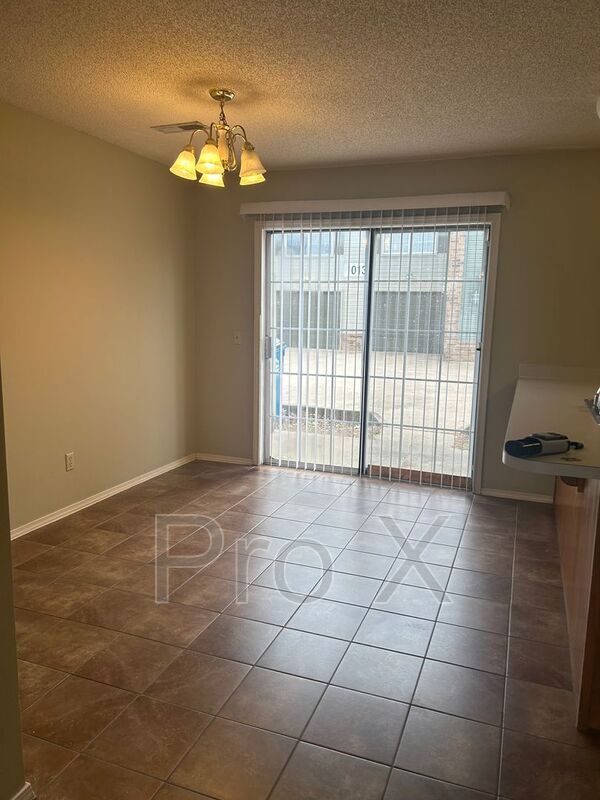 Photo - 1009 SE J St Unit C - 1009 SE J St.-B