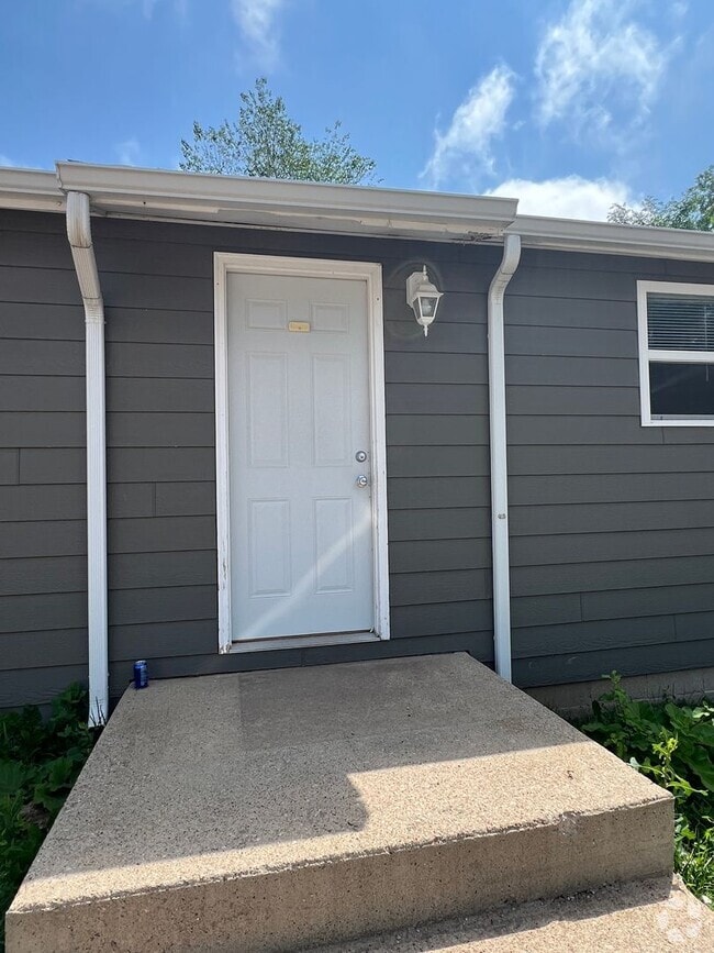 Building Photo - Two-Bedroom duplex for rent Rental