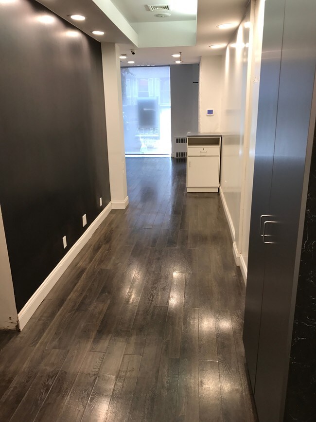 Photo - 239 East 53rd Street