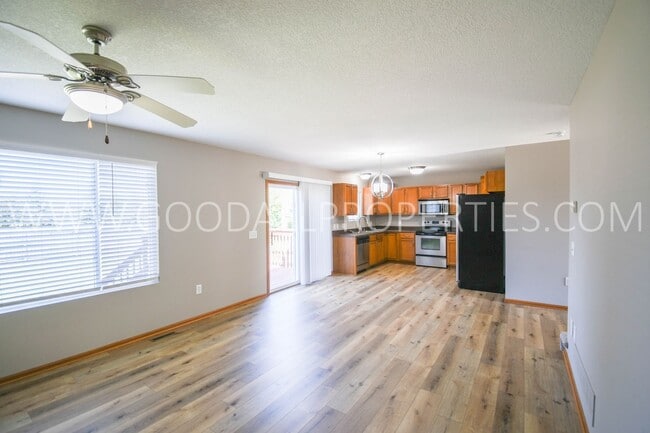 Photo - 3 bed 2.5 bath Single Family Home with fenced in yard!