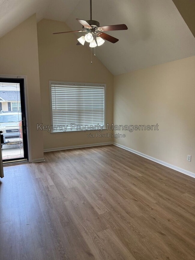 Photo - 615 Goodale Ln