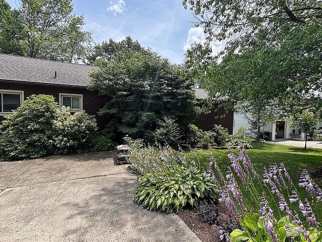 Building Photo - 4607 Lyndale Rd Rental