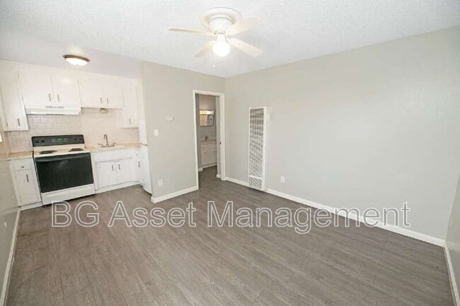 Building Photo - 1928 Ethan Way Unit 21