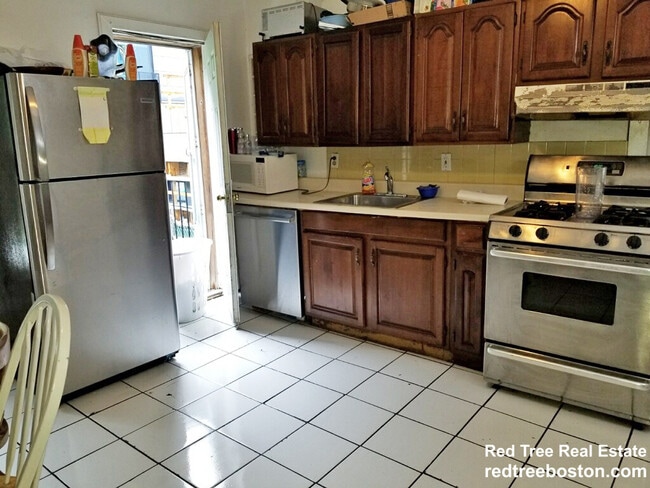 Building Photo - 6 Sewall St Unit 1