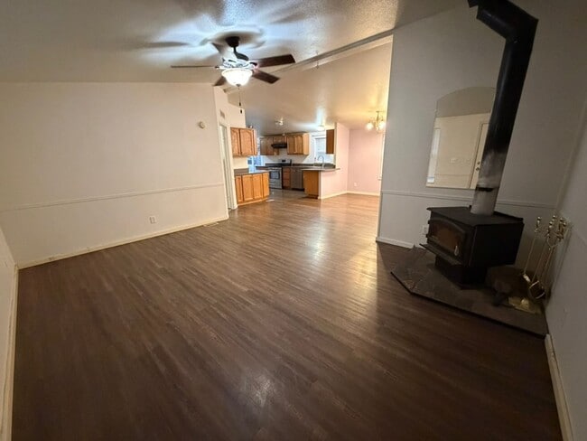 Photo - Large 3 Bedroom with Shop