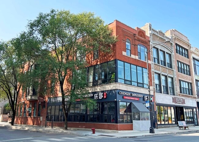 Building Photo - 1300 N Milwaukee Ave Unit 3R Rental