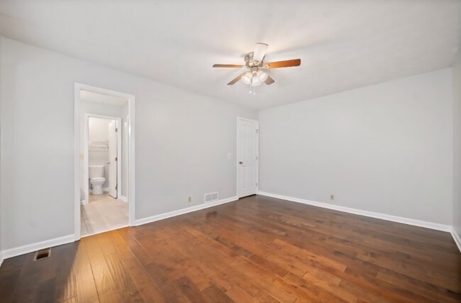 Photo - 1315 Shiloh Trail E Northwest