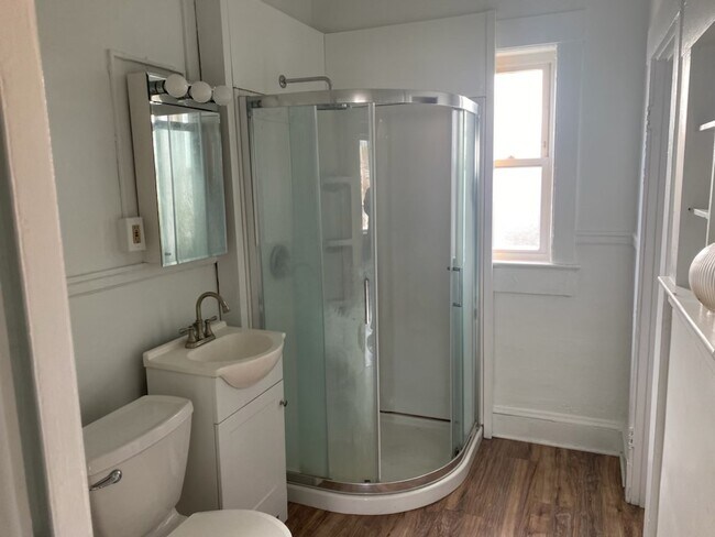 Photo - 1299 Hird Ave