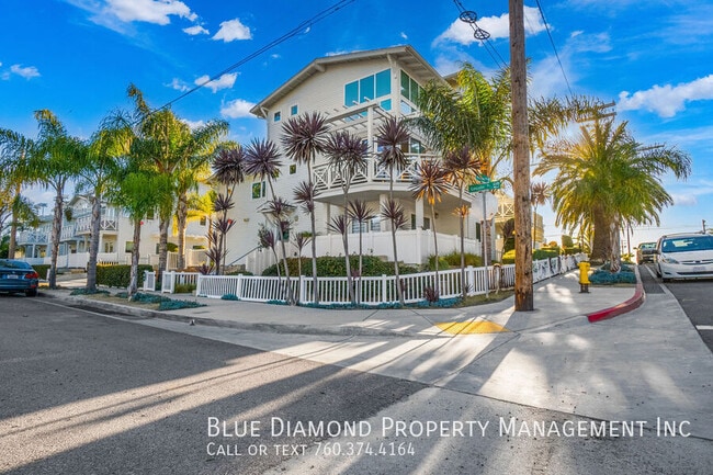 Building Photo - 3301 Lincoln-