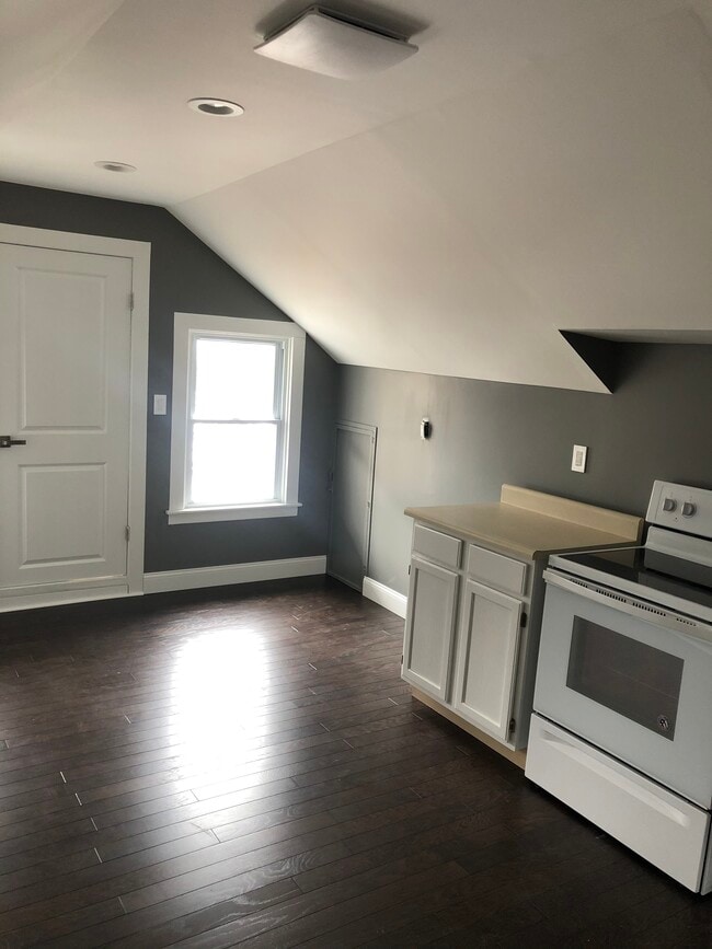 Building Photo - 227 Thieme Pl Unit 2