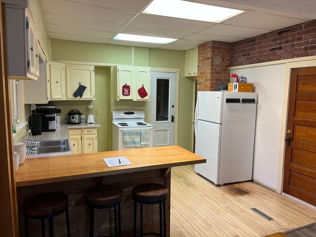 Building Photo - 1215 7th St E Unit #2