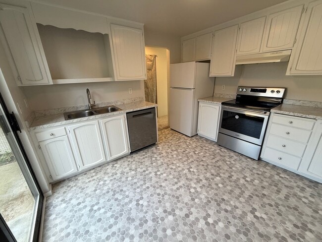 Photo - Fully Remodeled 2-Bedroom in Quiet Everett Four-Plex Unit 3