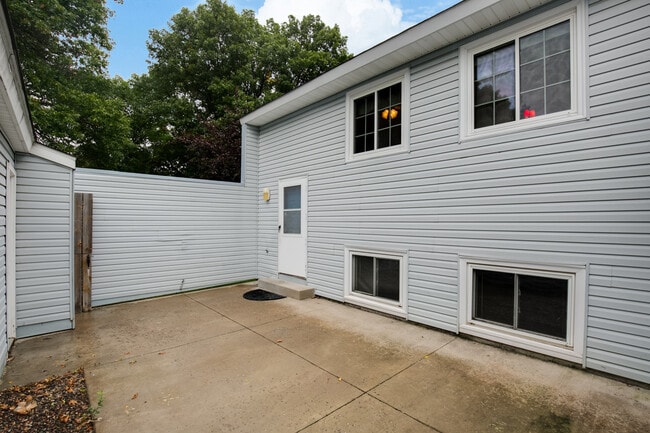 Photo - 12115 Drake St NW