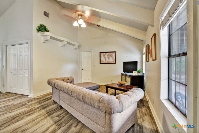 Photo - 818 Fawn River Dr