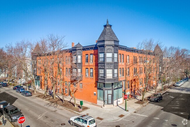 Building Photo - 2602 N Racine Ave Rental