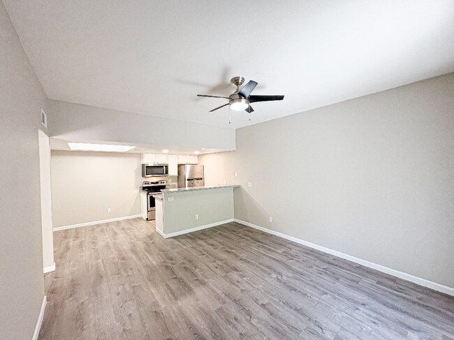 Photo - 80 W Maryland Ave Unidad 114