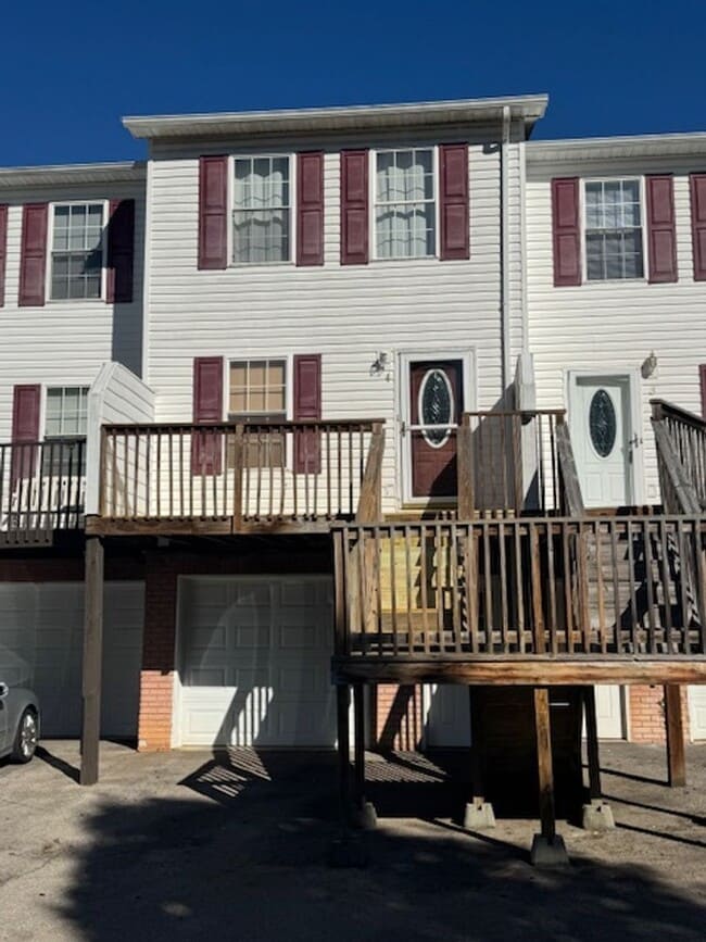 Building Photo - 2 Bed, 3 Bath Condo with Garage and  Flex ... Unit 4