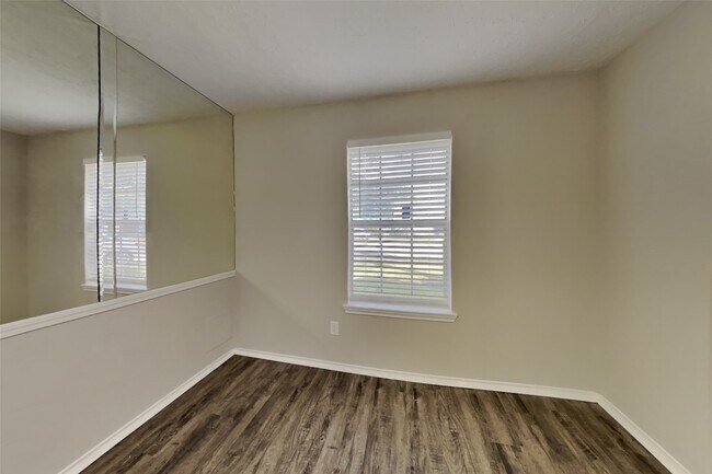 Photo - 2415 Pebbledowne Cir