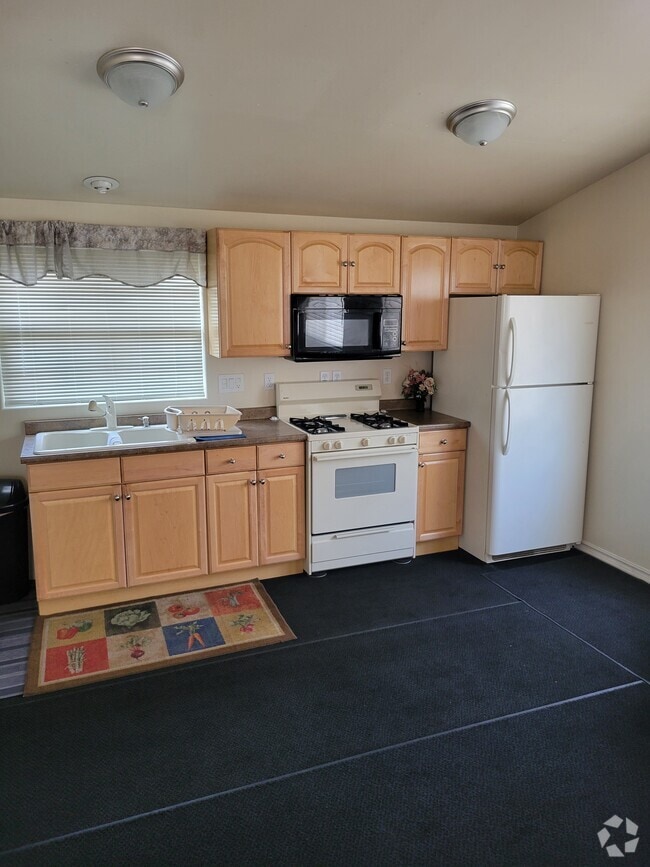 Building Photo - 2152 Camellia Dr Unit Furnished Studio Apartmen Rental