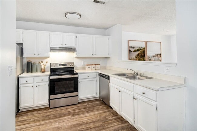 Photo - Meadowbrook Luxury Apartments