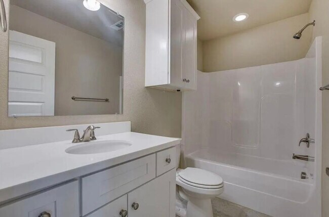 1586 - 1610 N Wish Ln