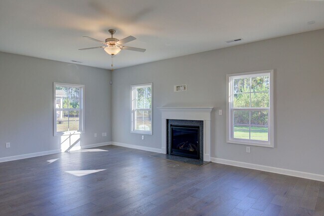 Photo - 521 Transom Wy